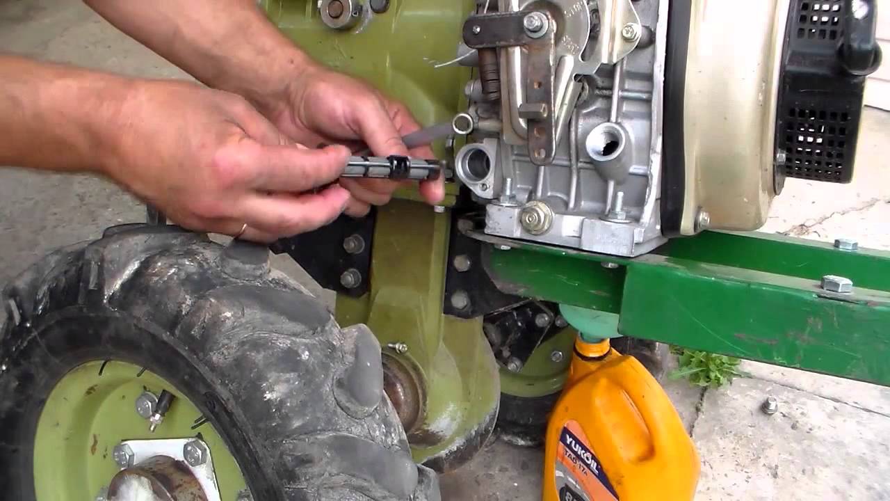 Мотокультиватор масло в двигатель мотокультиватора какое. Мотоблок Ока редуктор смазка.
